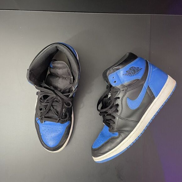 Size 11 - Nike Air Jordan 1 Retro High OG Royal Blue 2017 - Picture 1 of 11